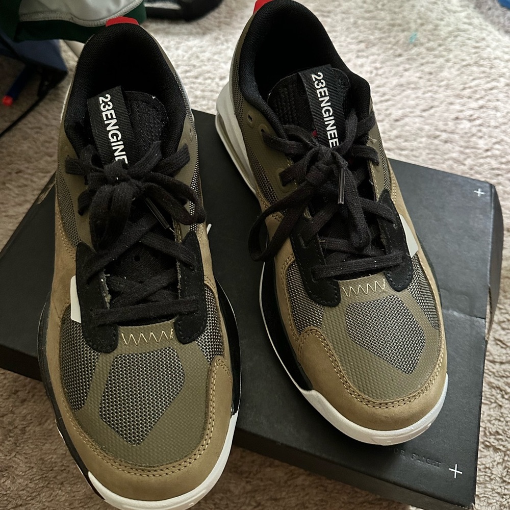Never worn Jordan Air 200E men’s 9.5